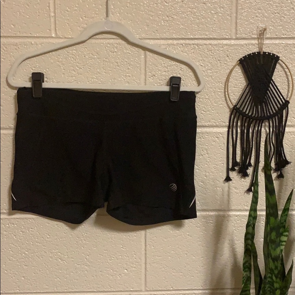 MAKE AN OFFER ❤️ MPG athletic shorts